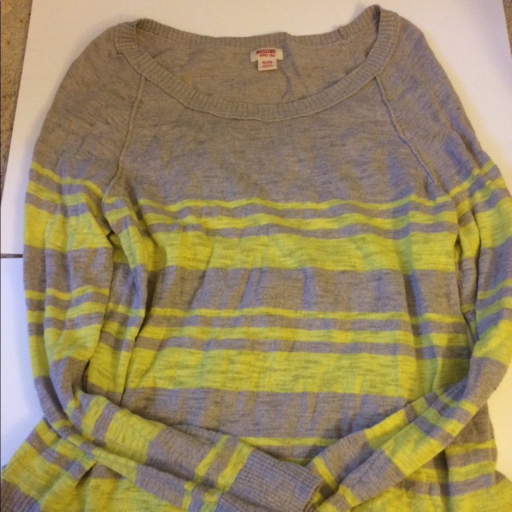 ⬇️13 Yellow and Oatmeal Stripped Sweater Size XL